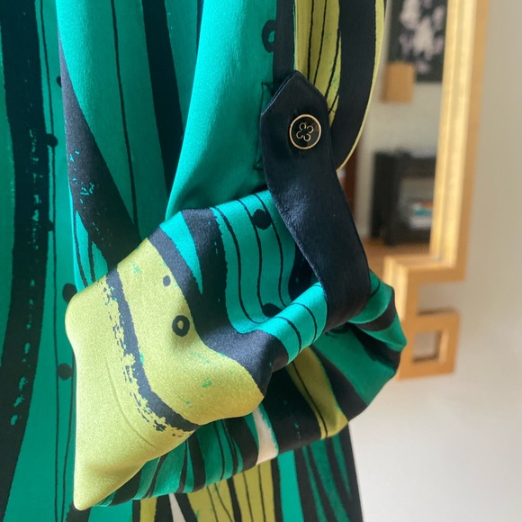 Bebe green silk dress with tie and front pleats - Picture 6 of 13